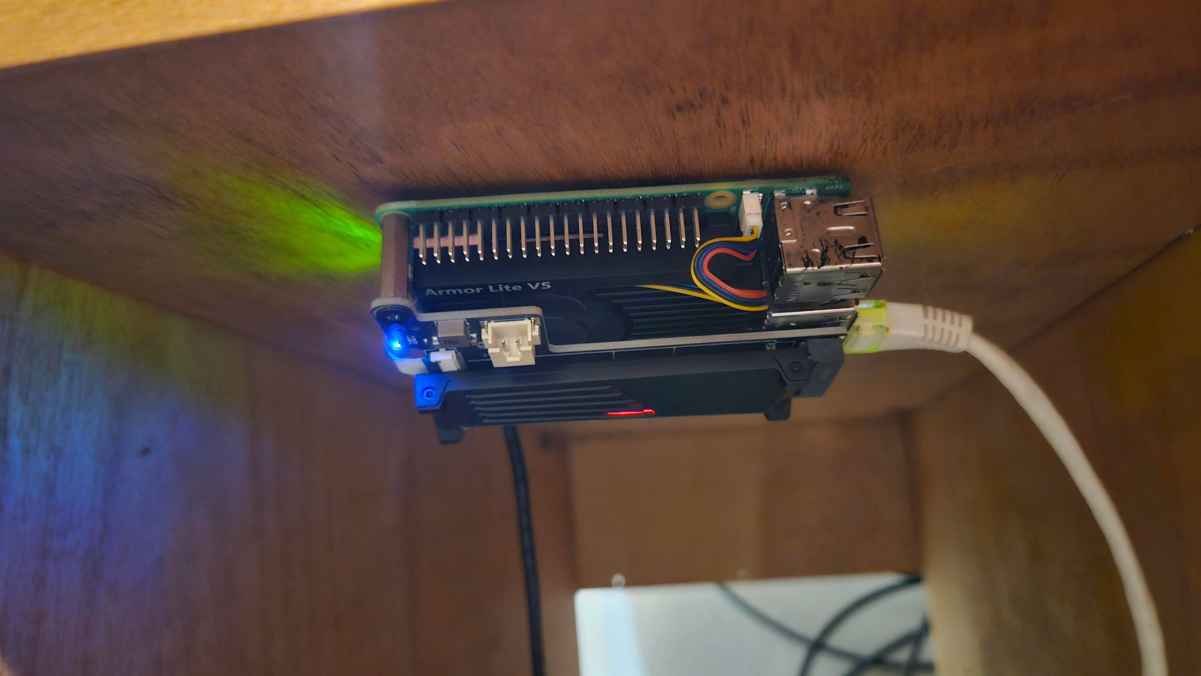 This is actually a picture of Ambrose, as shown by the nvme drive. Winston has fallen off.